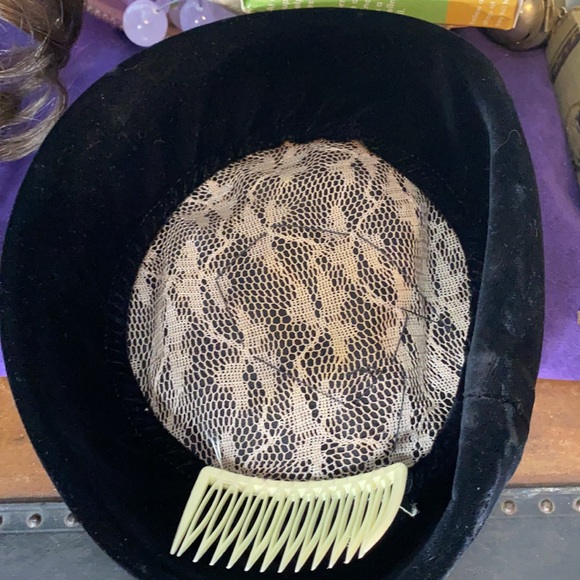 . Vintage Velvet Fascinator Hat - Red Rose Top Black Velvet Hat - Picture 5 of 5